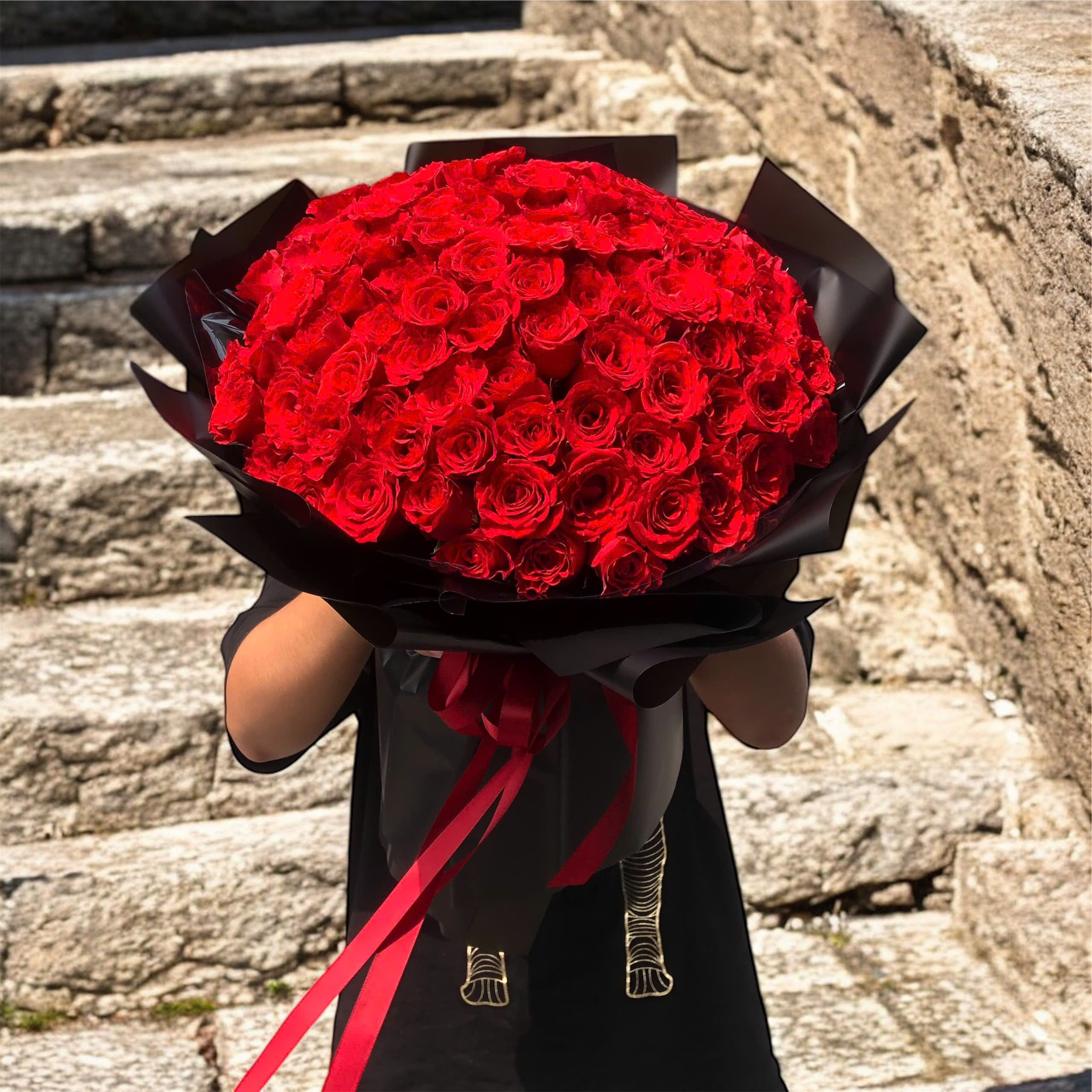 99 red rose bouquet delivery to hochiminh