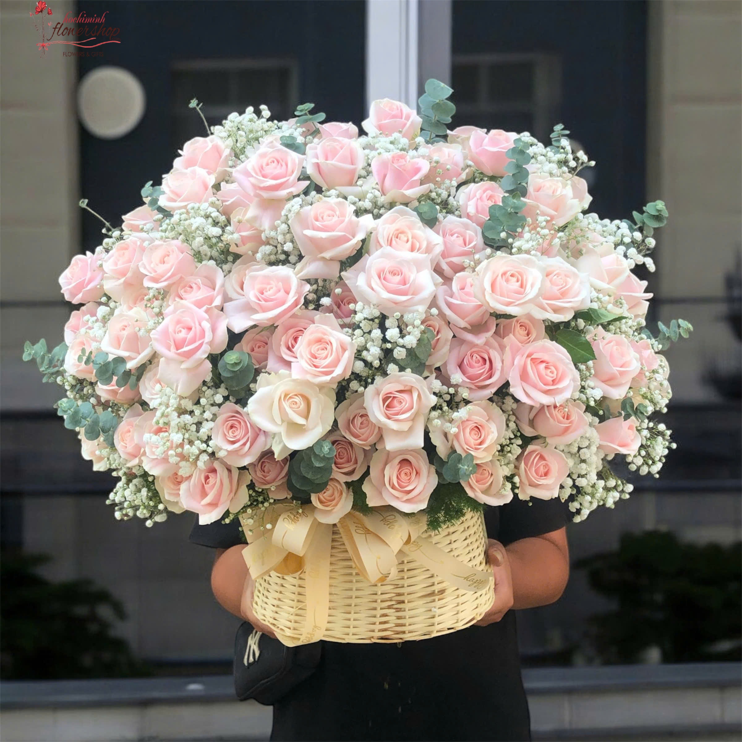 Flowers arrangement free delivery hcmc