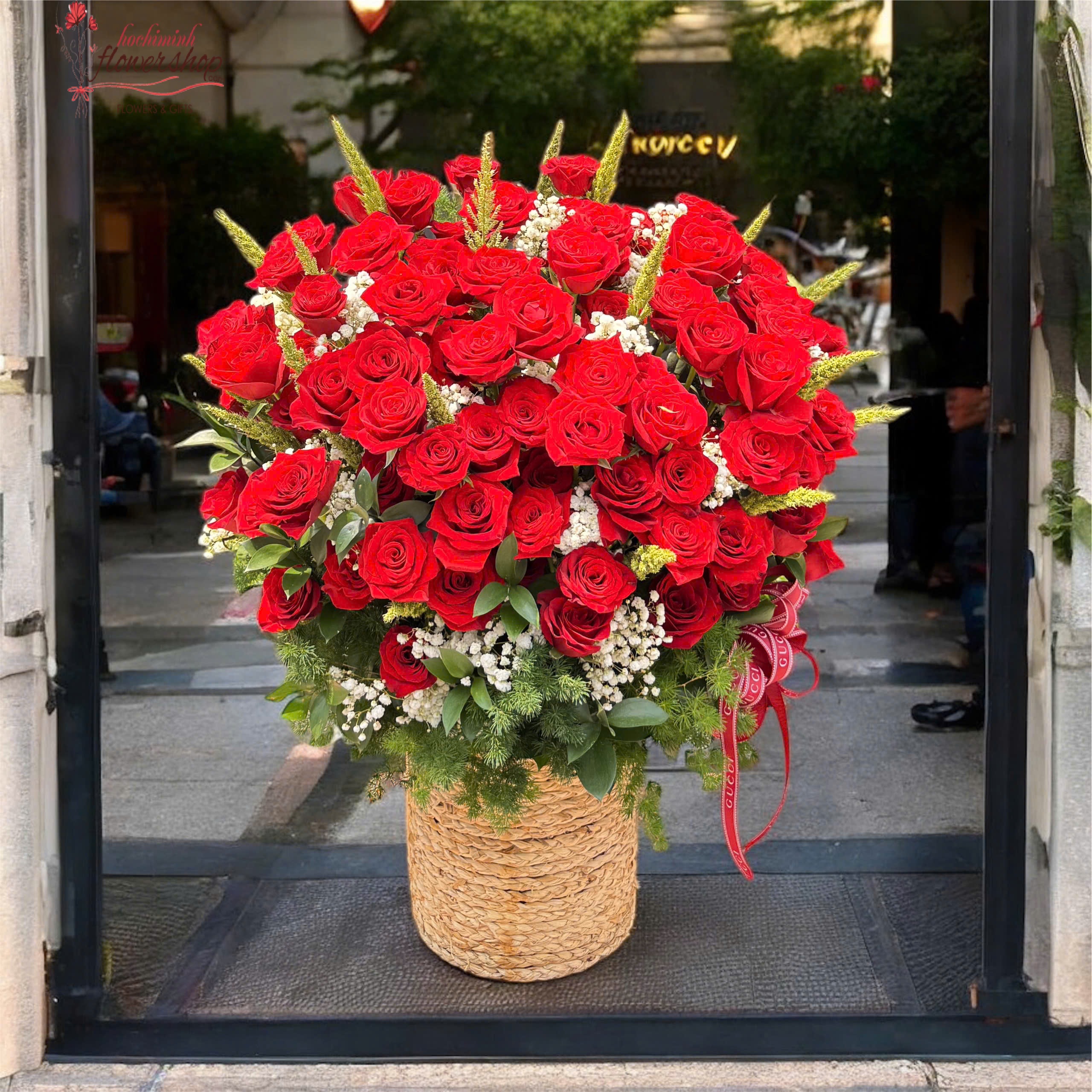 red rose basket free shipping in hochiminh