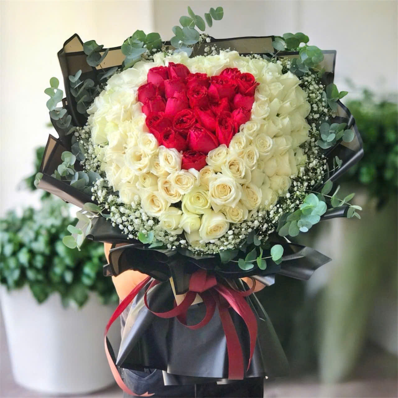 beautiful bouquet 99 rose in hochiminh