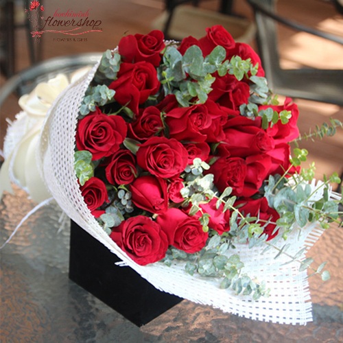Bouquet of red roses for happy day