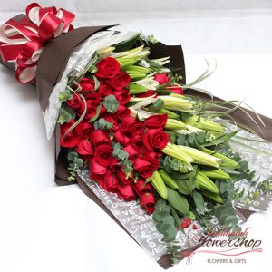 Bouquet of lilies and  red roses