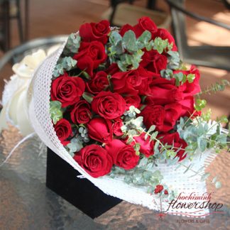 Bouquet of red roses for happy day