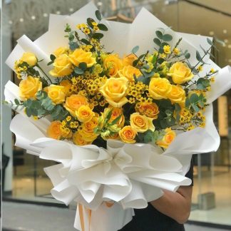 bouquet of yellow roses for a best friend