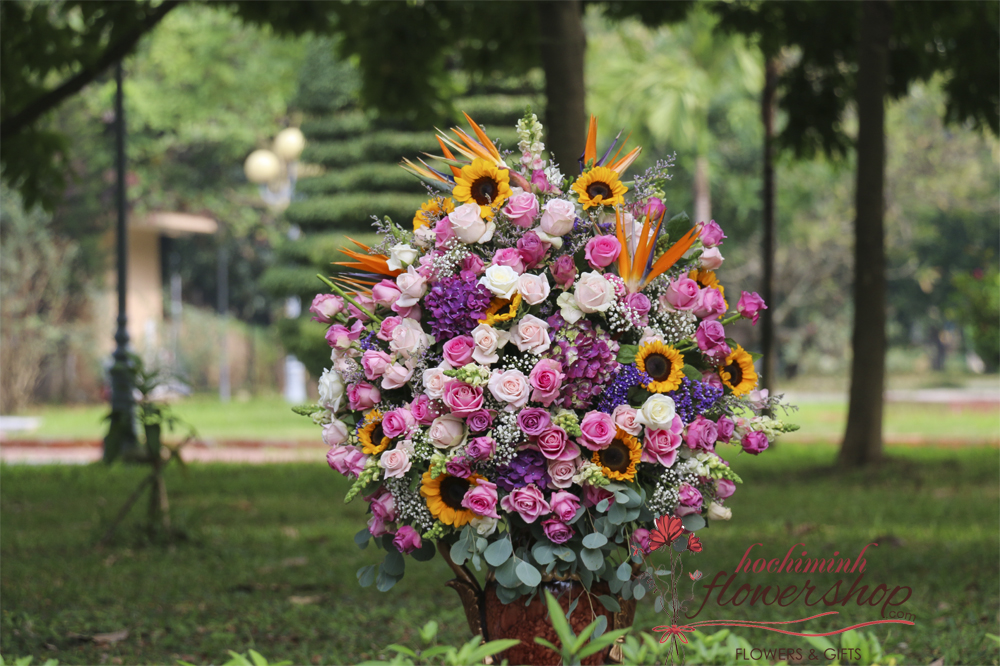 buy luxurious flower in hochiminh vietnam