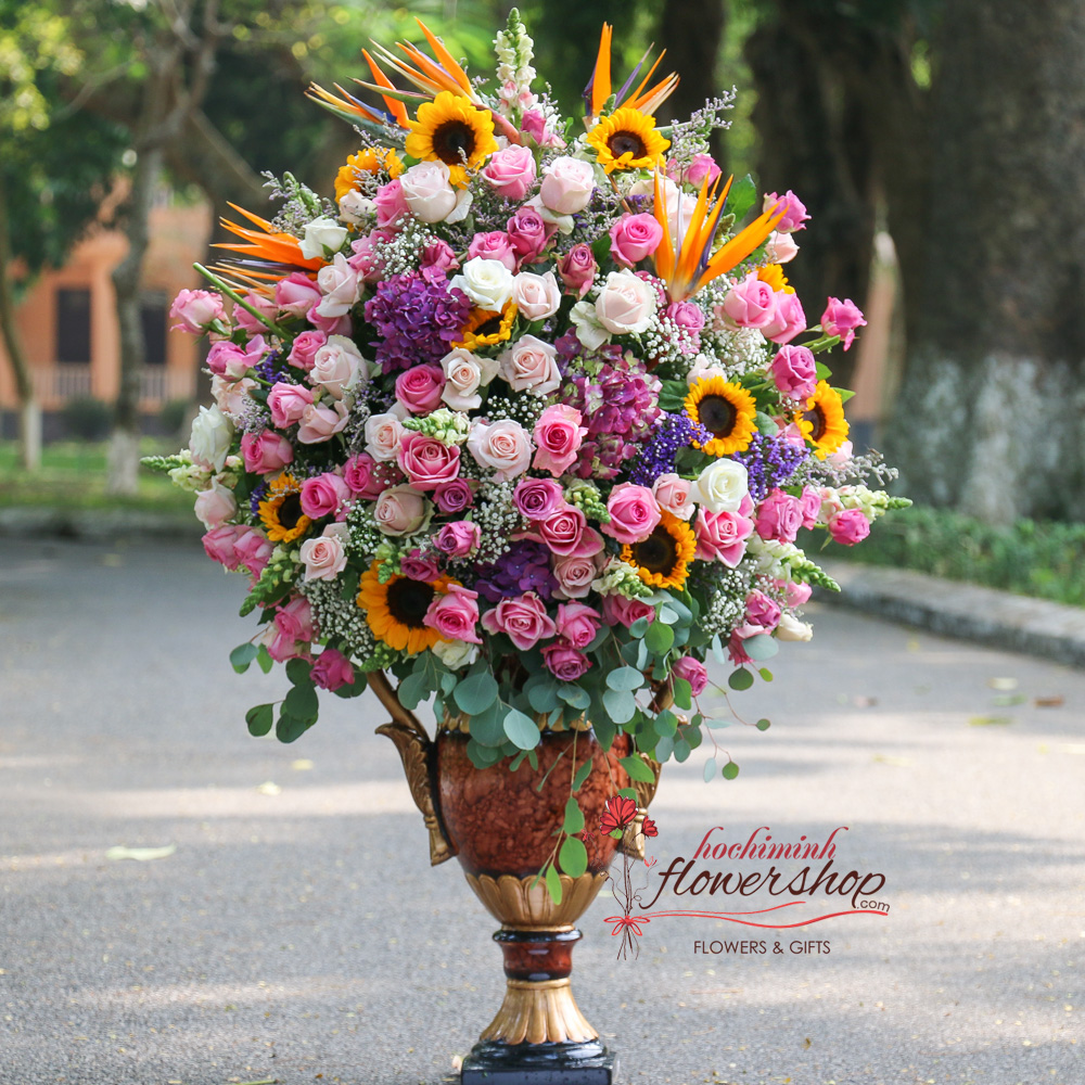 buy luxurious flower in hochiminh