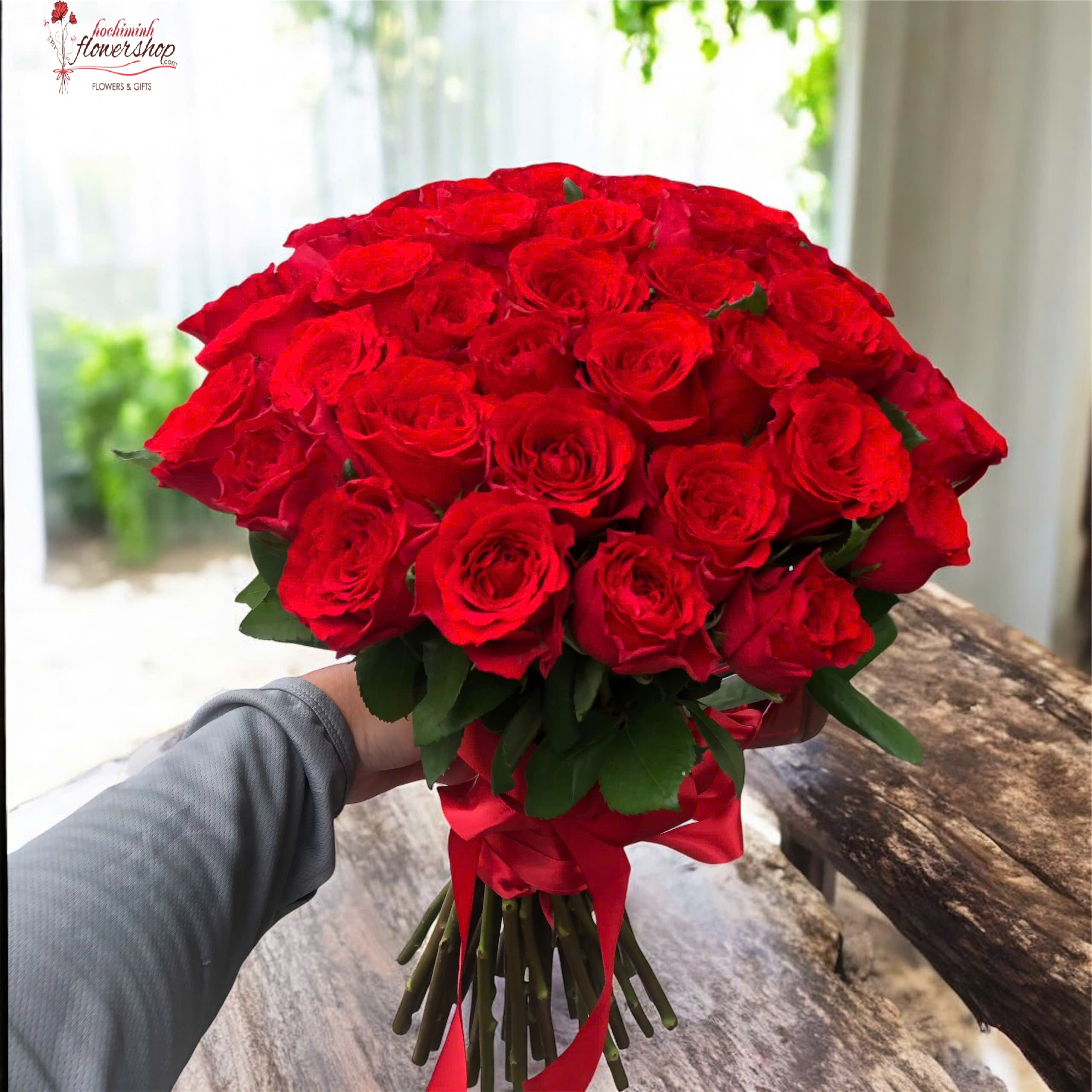 Classic red rose free delivery