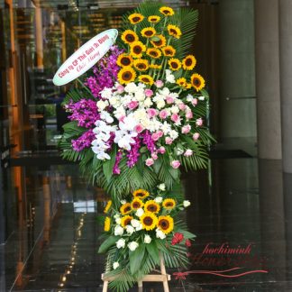 Delivery opening congratulations flowers