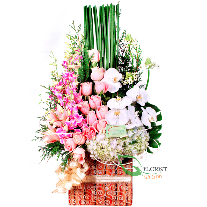 Flowers basket delivery free to District 4