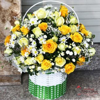 Hochiminh yellow roses basket