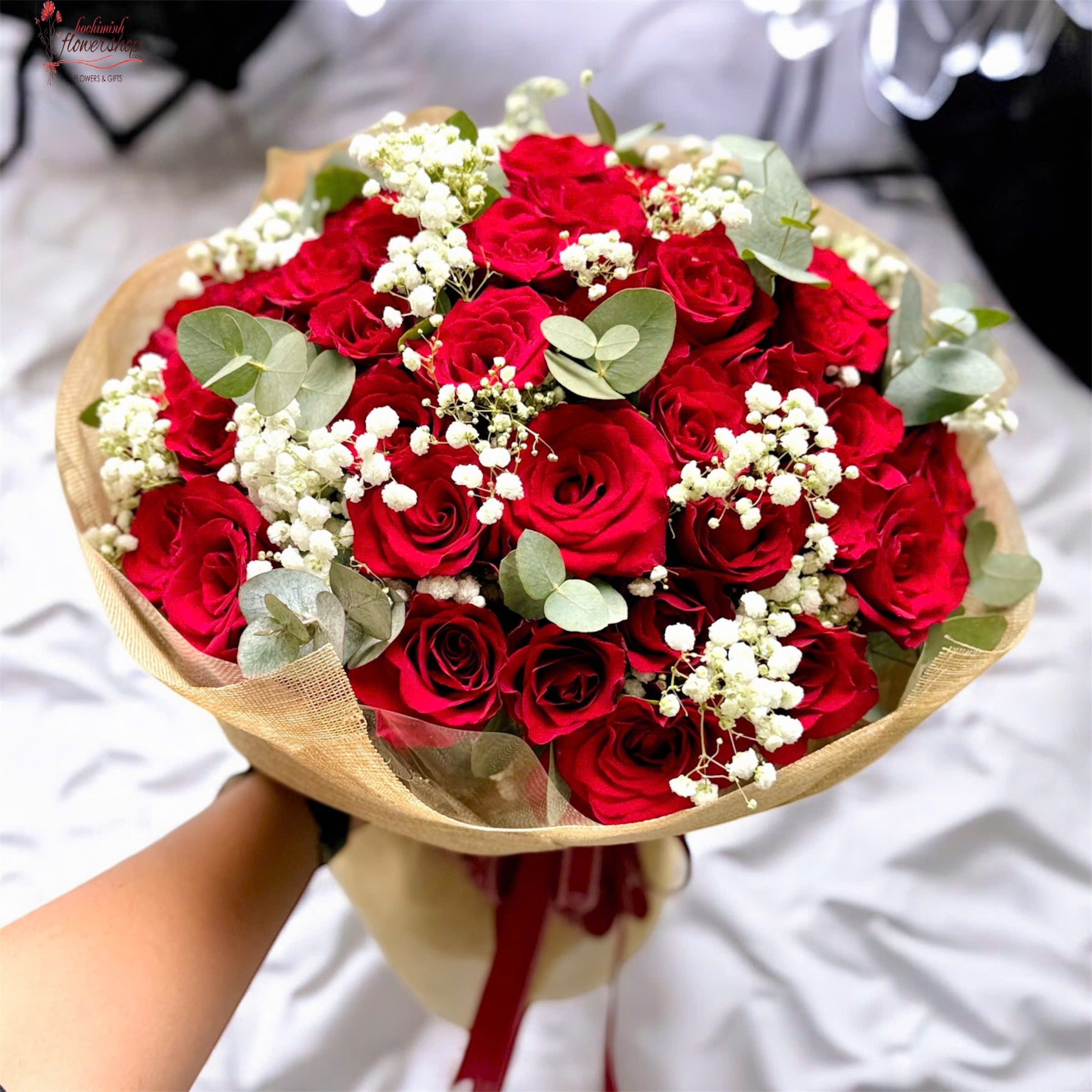 luxurious red rose bouquet
