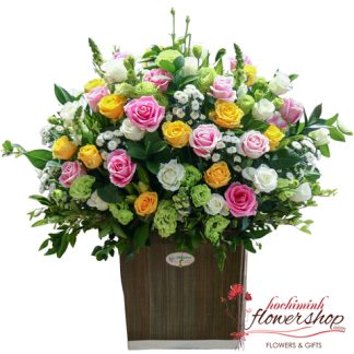 Mixed roses basket in Hochiminh