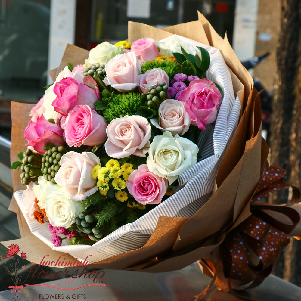 mixed rose bouquet for birthday in hochiminh
