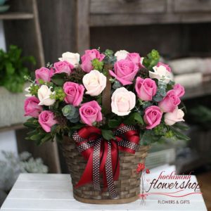 Pink roses arrangement