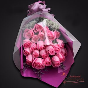 Pink roses bouquet with love flower