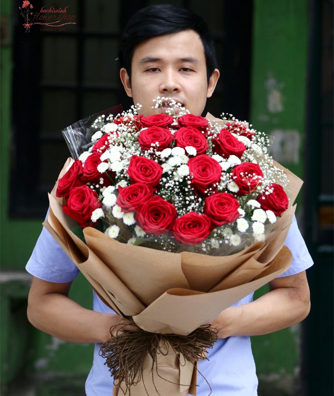 red rose and baby breath bouquet send to hochiminh city