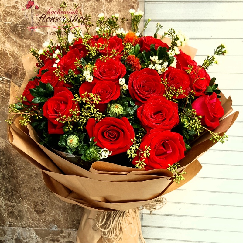 Delivery red rose bouquet to hcmc