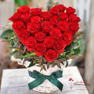 Red roses heart shape