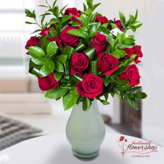 Red roses in vase for delivery in Hochiminh