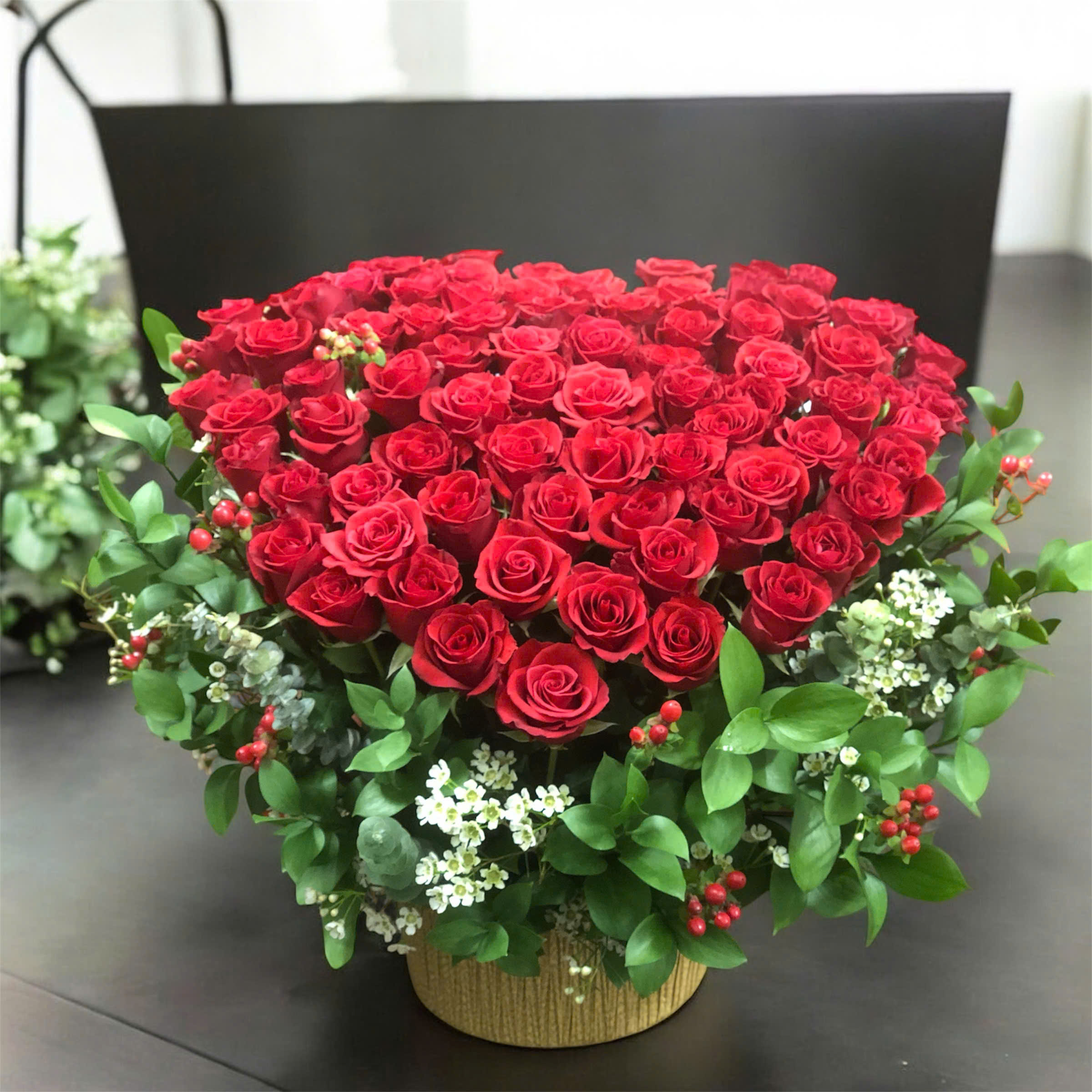 99 rose basket delivery to hochiminh