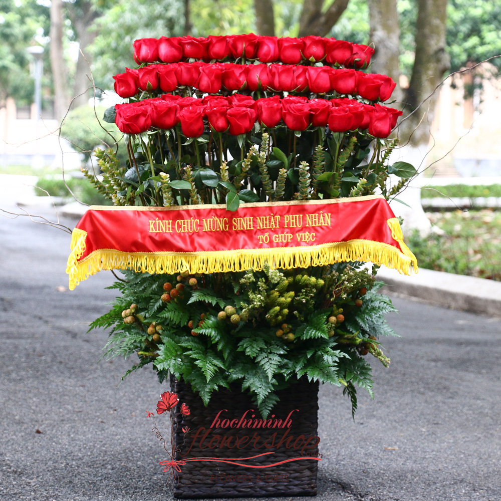 send beautiful red rose to hochiminh