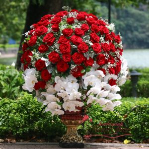 VIP flowers with red roses in Hochiminh city