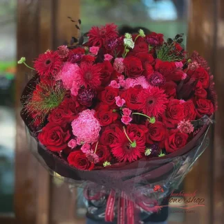 Red mixed flower bouquet with roses and gerberas in Ho Chi Minh City